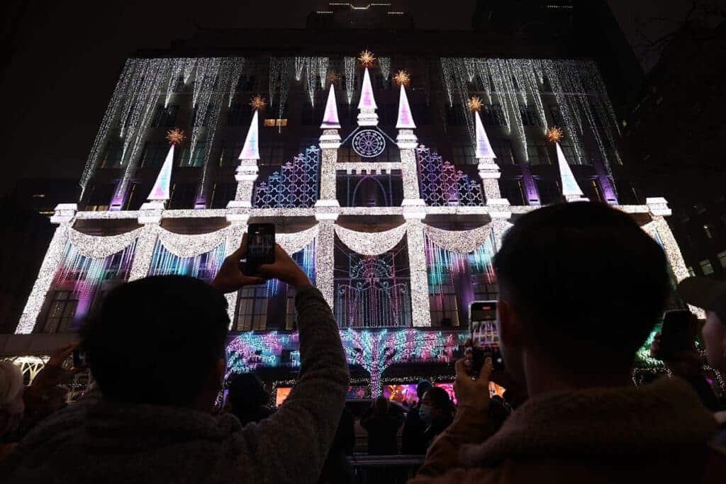 Saks Holiday Light Show