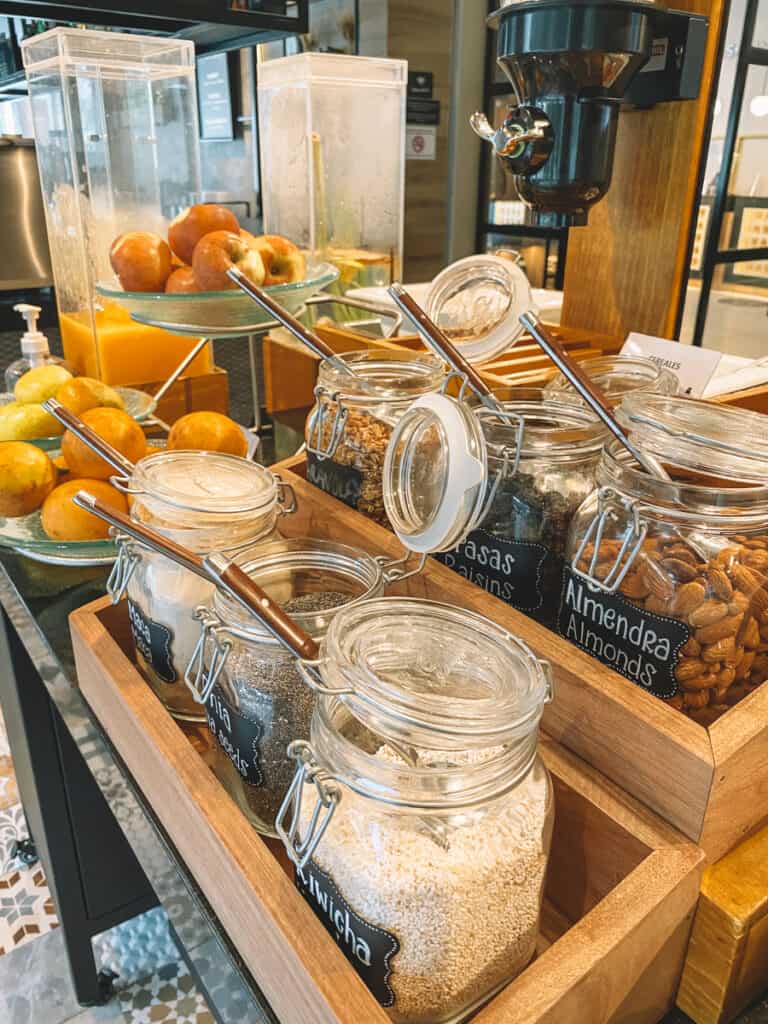 Vegan breakfast in hotel in Lima