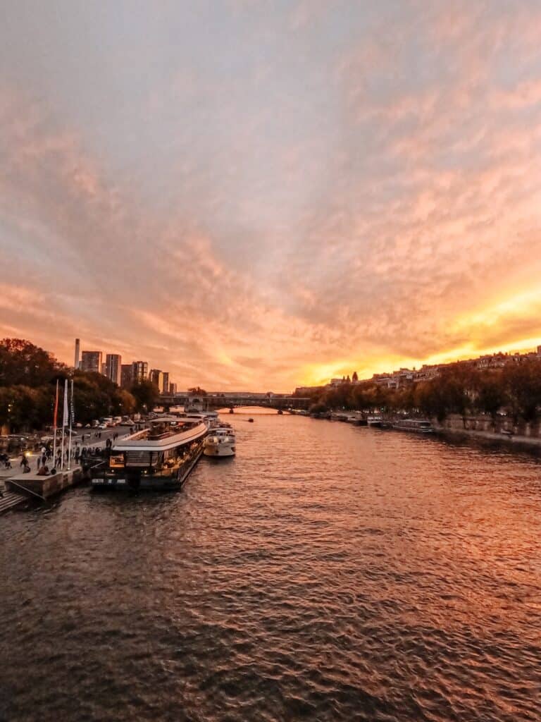 plan a trip to Paris