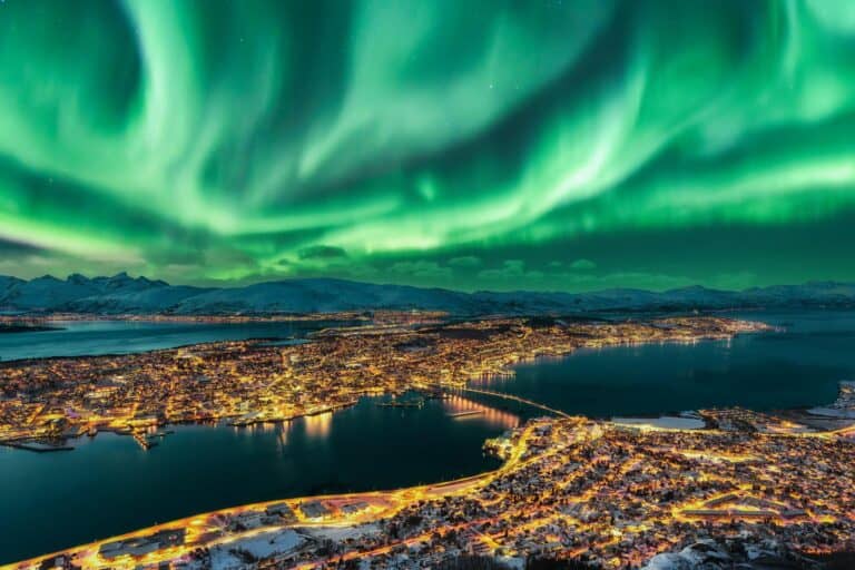 best tours in tromso - northern lights