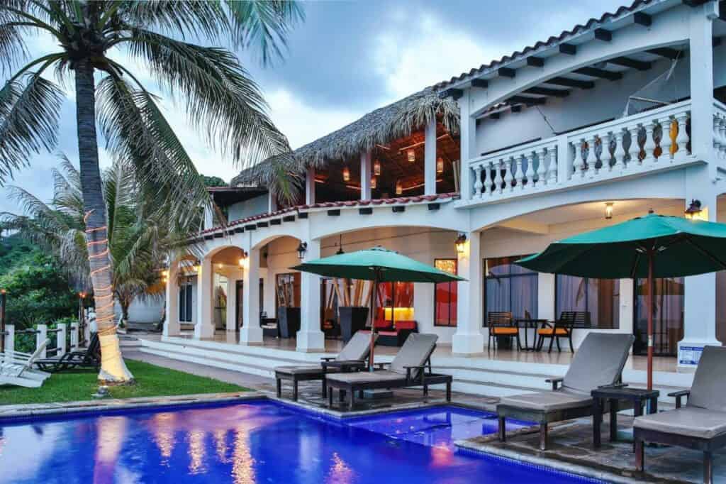 Stay-in-beach-resorts-in-El-Salvador-with-the-best-ocean-views-Vista-Las-Olas-Surf-Resort-1024x682